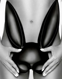 bunny-ears-woman-verticaal