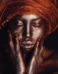 african-woman-orange-verticaal