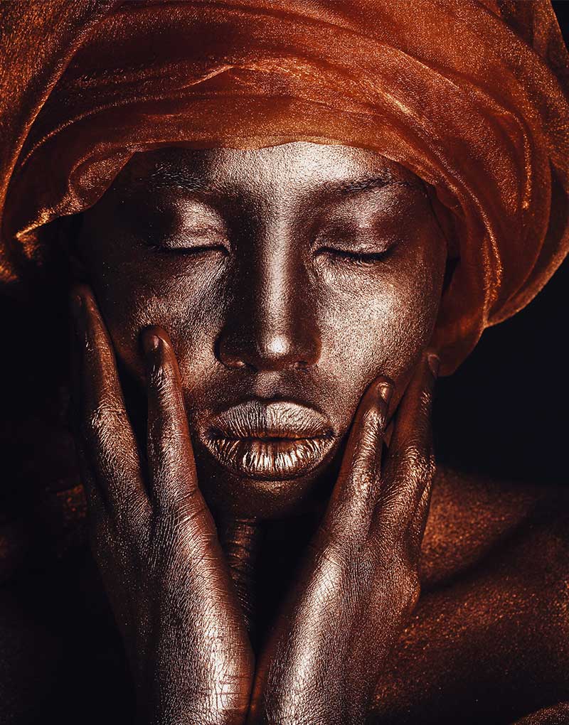 African woman orange schilderij